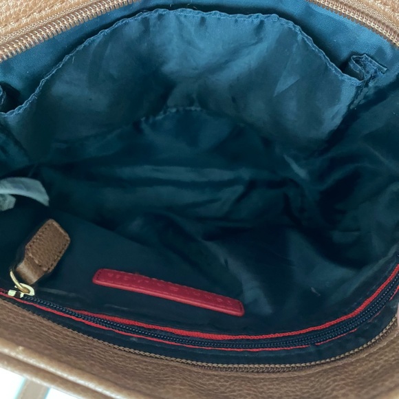 Tommy Hilfiger Crossbody, Vegan Leather. In Good condition. - Picture 8 of 15